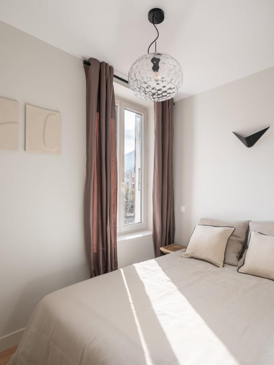 Bed, Photo of the whole room, Bedroom, fireplace