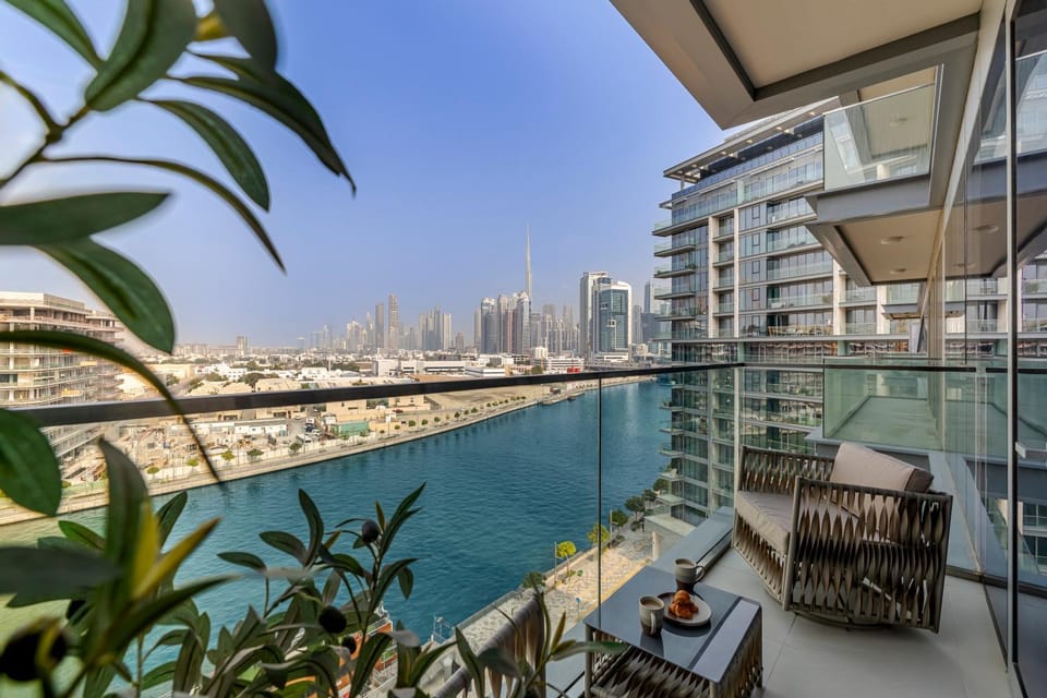 View (from property/room), Balcony/Terrace, City view, Lake view, Landmark view