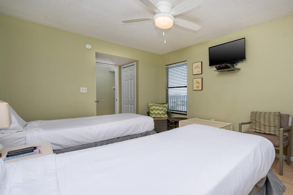 Island Winds West 374 Apartment in West Beach
