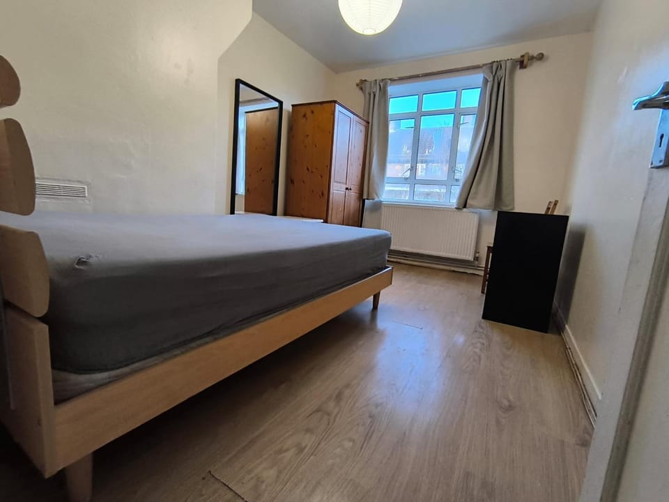 Double bedroom in a quiet neighbourhood Vacation rental in London