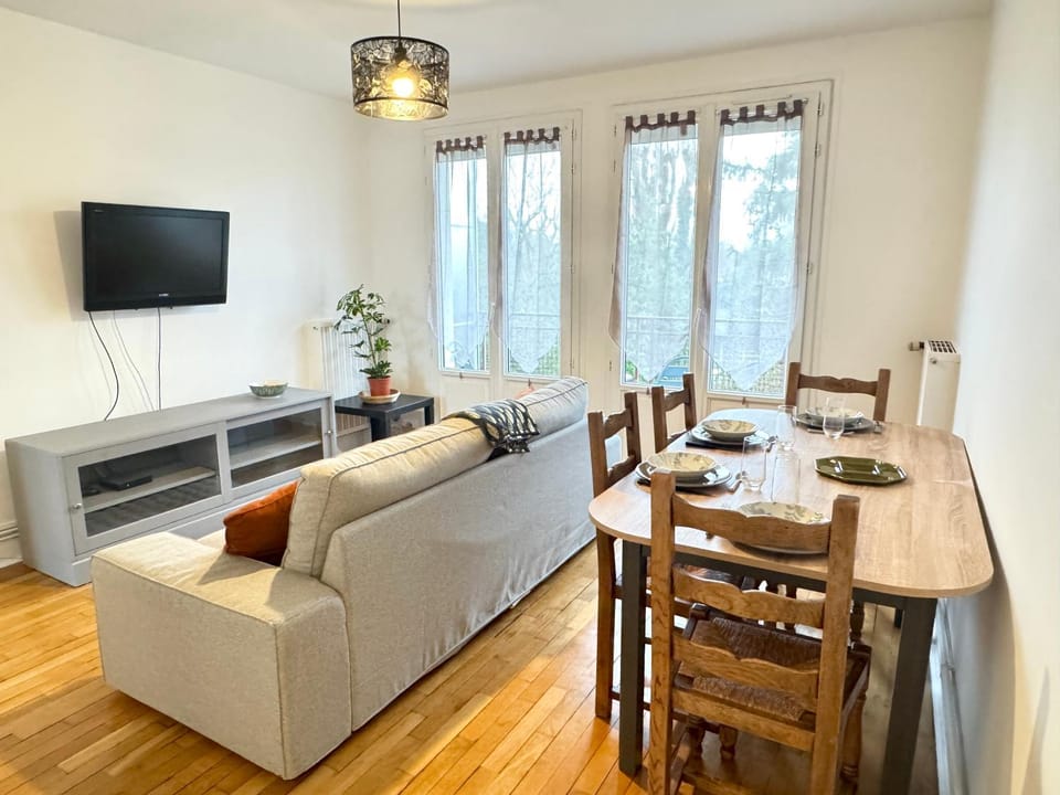 Living room, Dining area