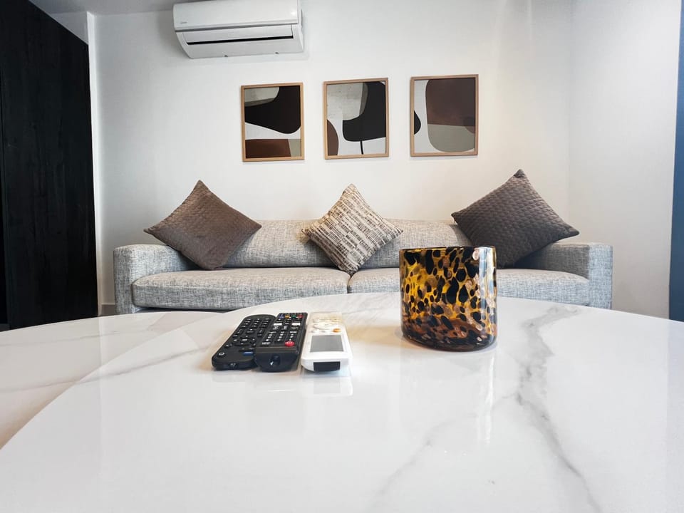 TV and multimedia, Living room, Seating area, air conditioner