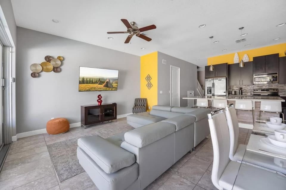 Communal lounge/ TV room, Living room