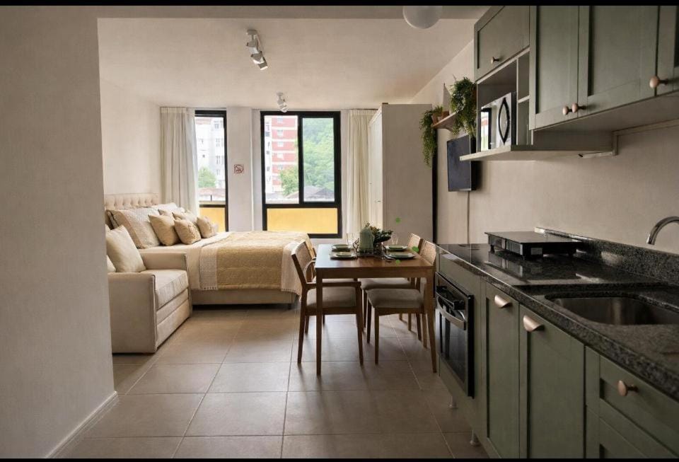 Kitchen or kitchenette, Living room, Dining area, minibar, stove