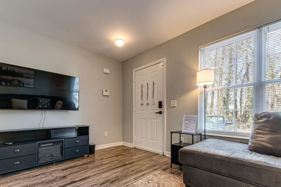 2 Mi to Lenovo Center: Dog-Friendly Getaway House in Raleigh