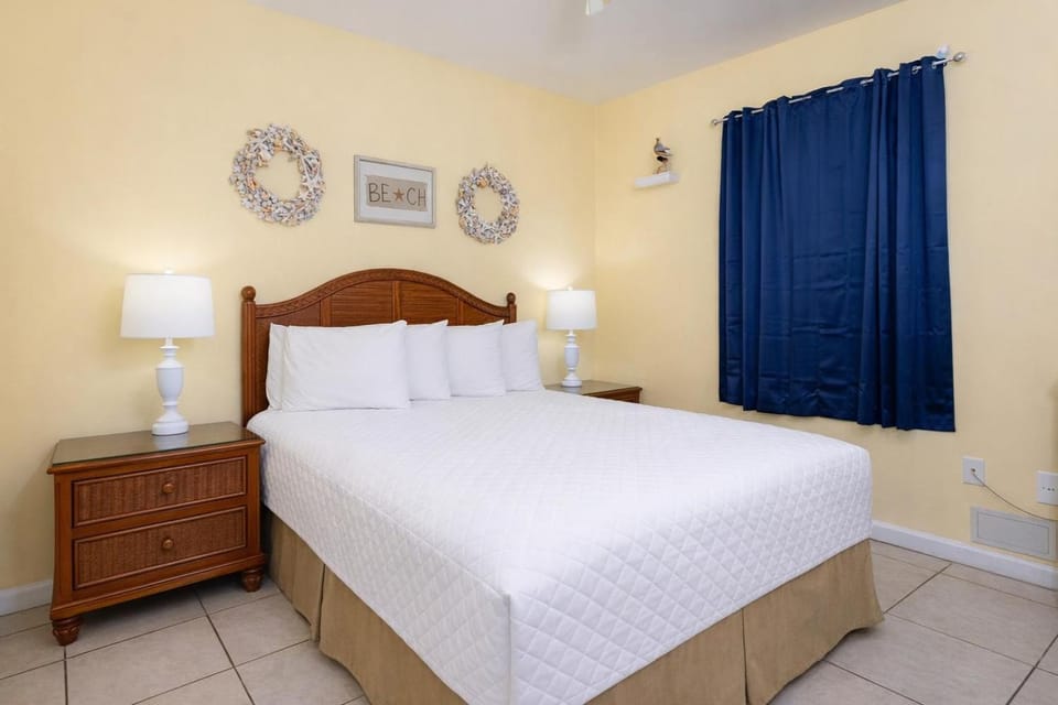 Island Winds West 876 Apartment in West Beach