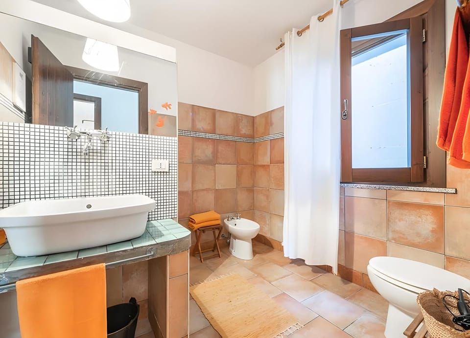 Bathroom, Living room