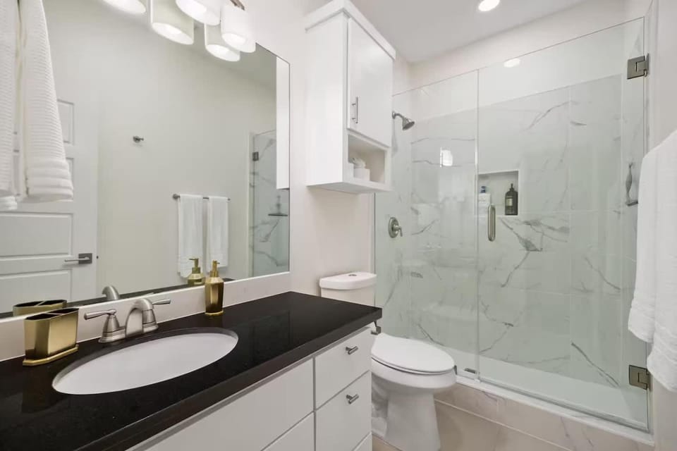 Luxurious Condo with Pool & Garage Close to Shopping Apartment in Pharr