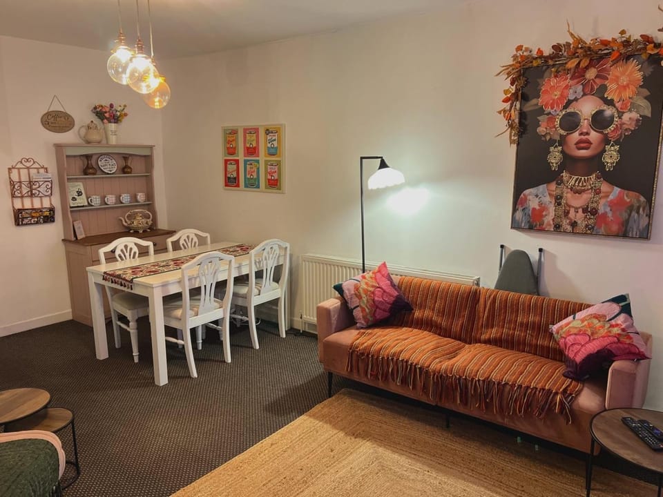 Living room, Dining area