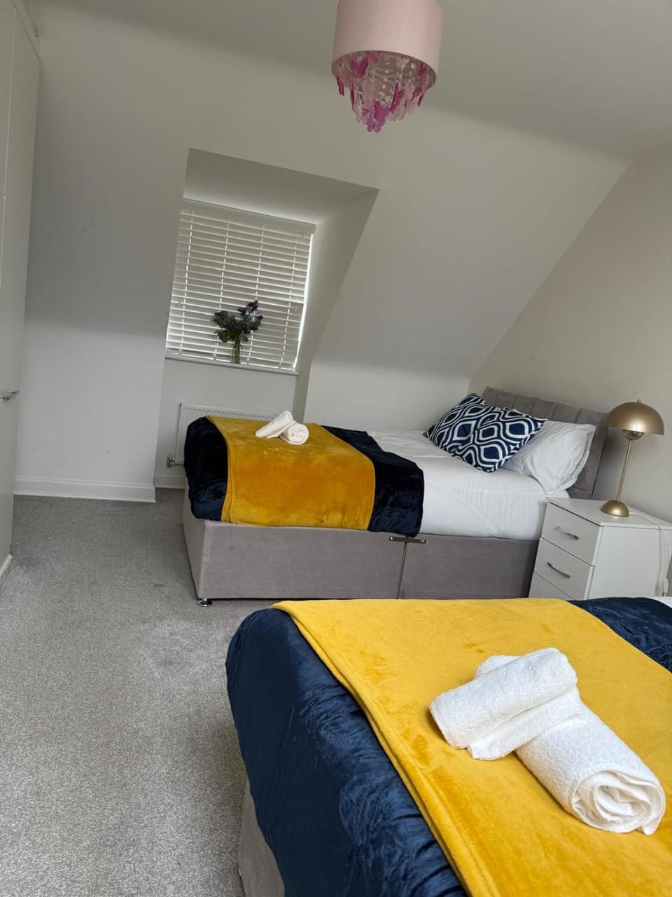 Spacious Modern 5-Bedroom Detached Home in Corby Apartment in Corby