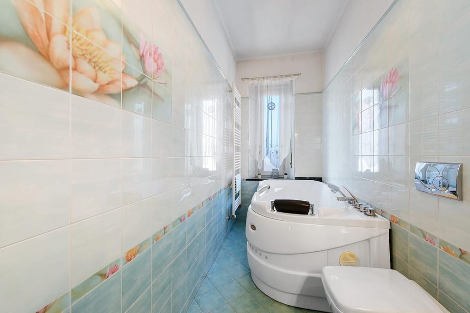 Bathroom, Living room
