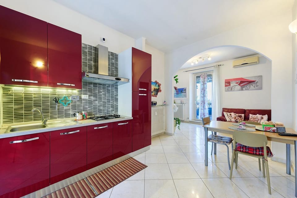 Kitchen or kitchenette, Living room