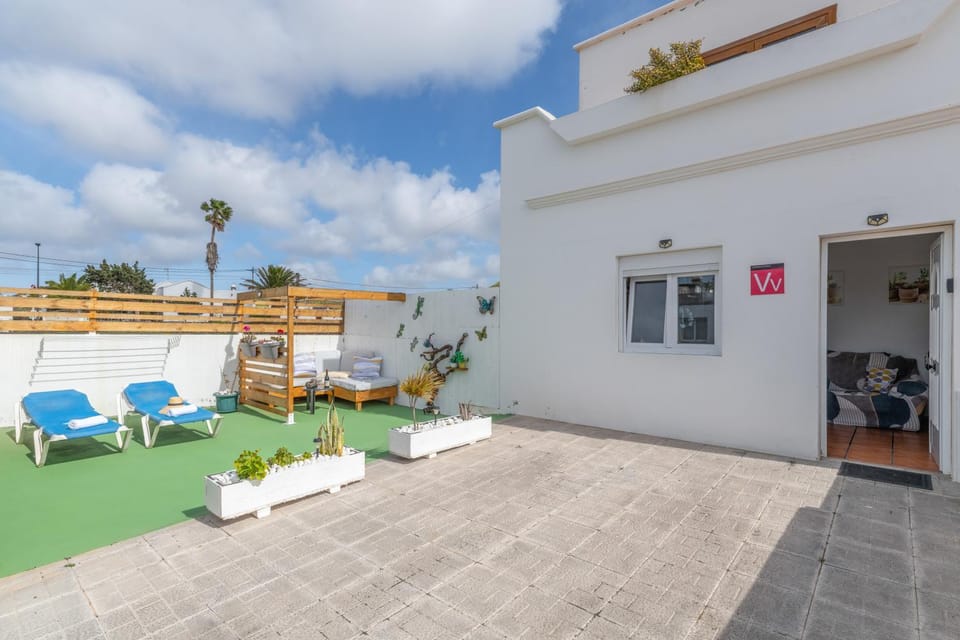 Property building, Balcony/Terrace, Living room