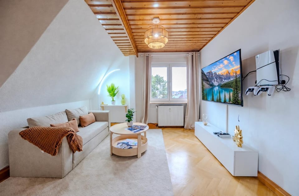 Communal lounge/ TV room, TV and multimedia, Living room, Seating area, Evening entertainment