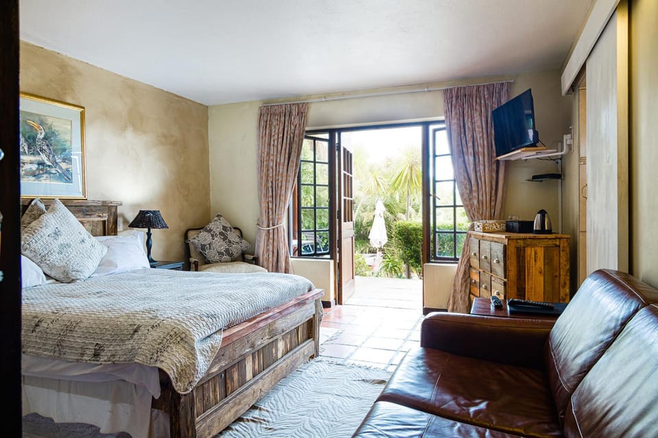 Communal lounge/ TV room, Bed, Photo of the whole room, Seating area, Bedroom