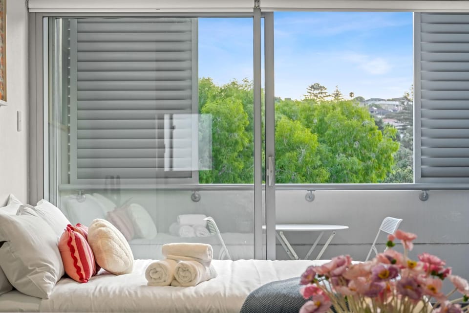 Bondi Studio - 4th Floor Balcony - Free Parking Apartment in Sydney
