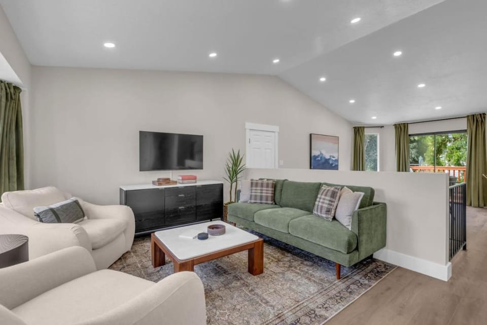 Lehi High Luxe Views and Sky House in Lehi