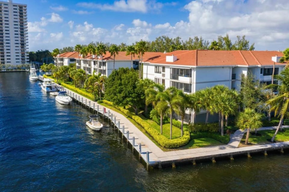 Cozy Retreat 2BR Hideaway Moments from the Water Apartment in Pompano Beach