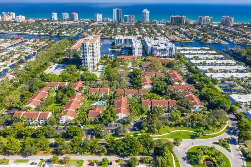 Cozy Retreat 2BR Hideaway Moments from the Water Apartment in Pompano Beach