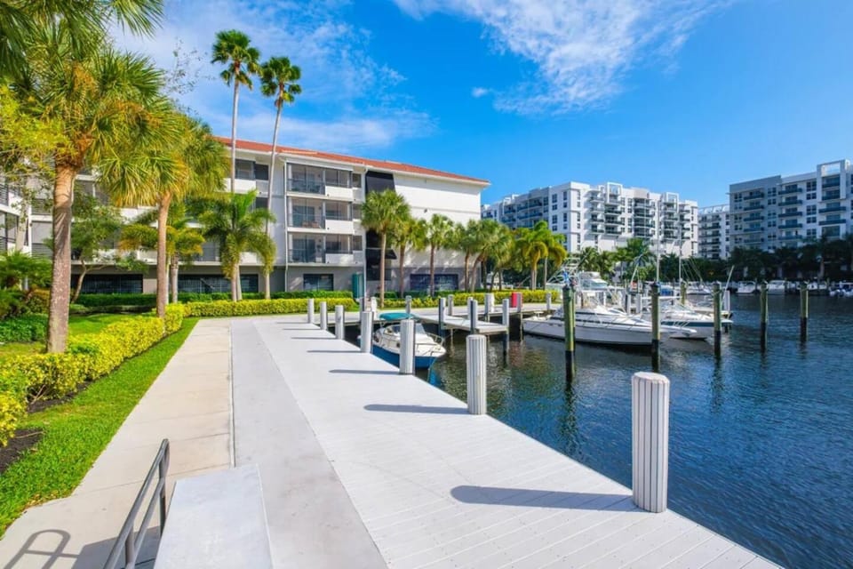 Serene Waterfront 2BR Poolside Living in FTL Apartment in Pompano Beach