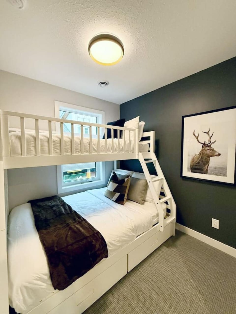 Mountain Retreat with Views and Hot Tub Near Banff Gates House in Canmore