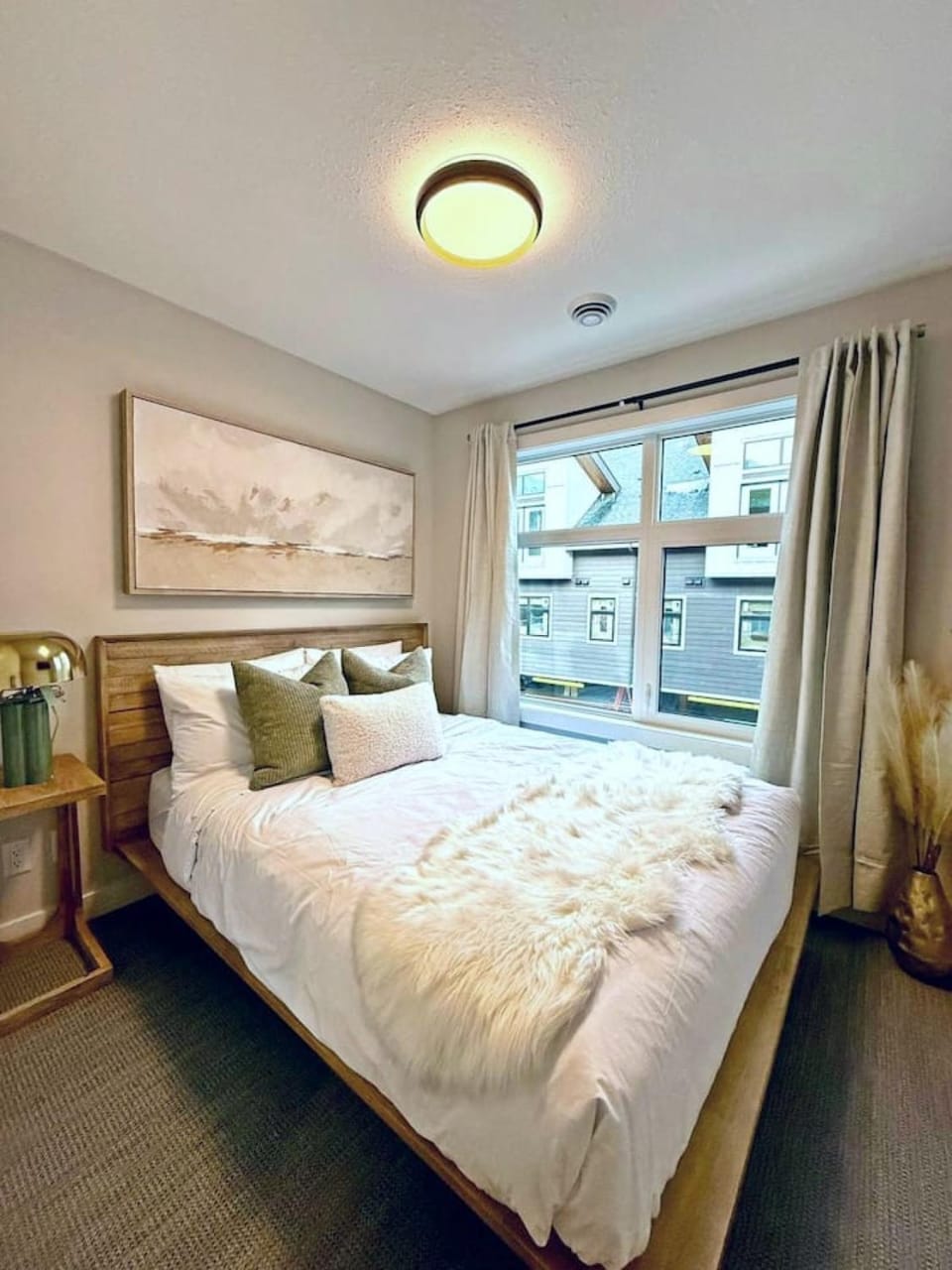Mountain Retreat with Views and Hot Tub Near Banff Gates House in Canmore