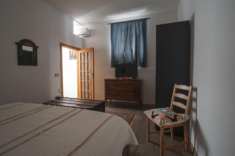 lovely bedroom in the heart of naples Apartment in Naples