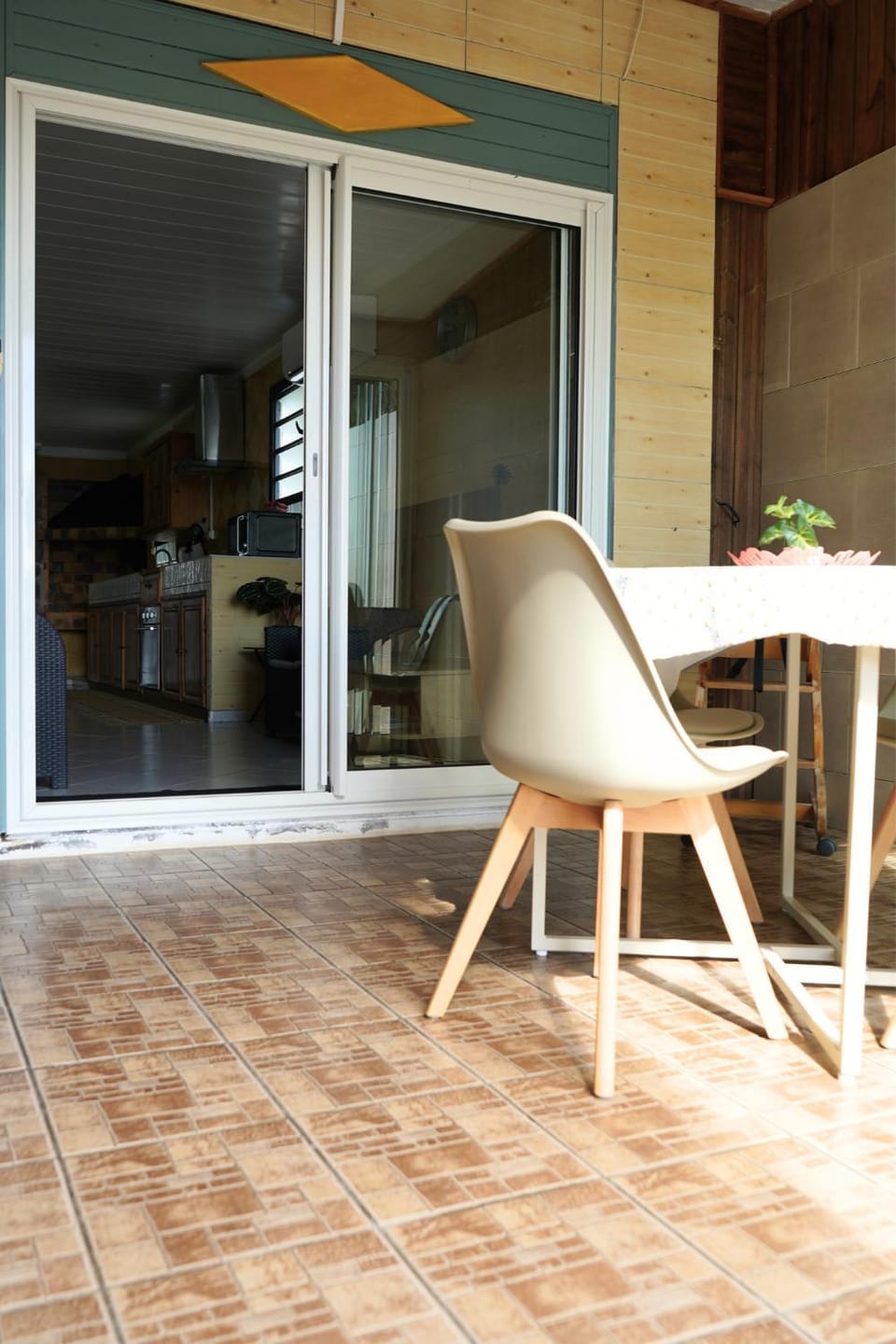 Patio, Facade/entrance, Day, Balcony/Terrace, Living room, Seating area, Dining area