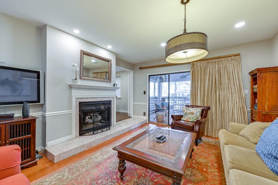 1 Mi to BOA Stadium! Walkable Condo w/ Porch House in Charlotte