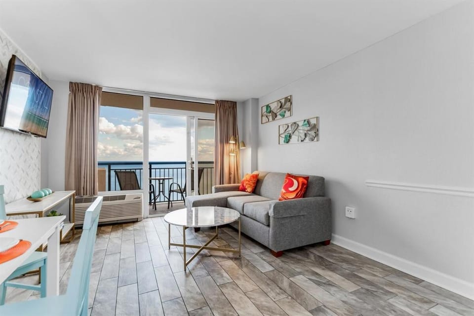 Exquisite & Updated Oceanfront Suite B1235 Apartment in Myrtle Beach