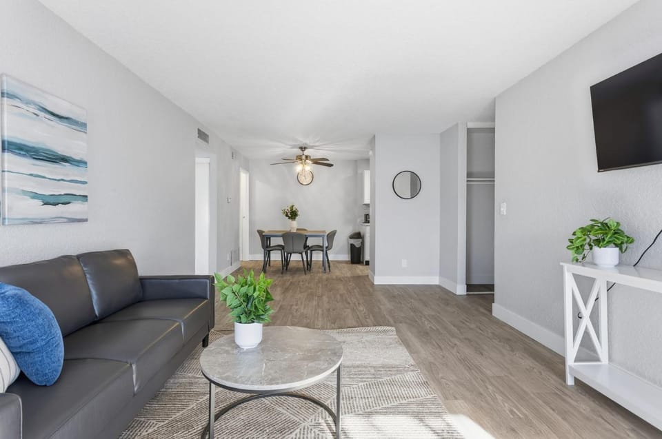 Comfortable stay near Kansas City attractions Apartment in Kansas City