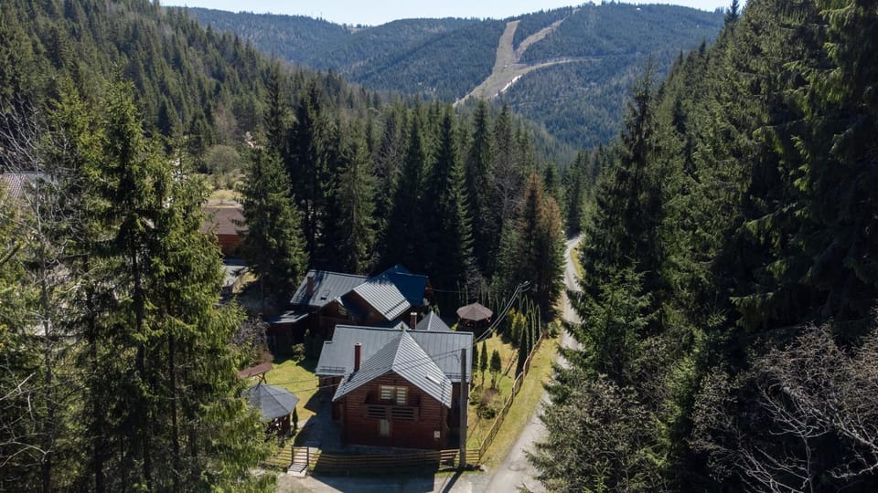 Property building, Bird's eye view, Mountain view
