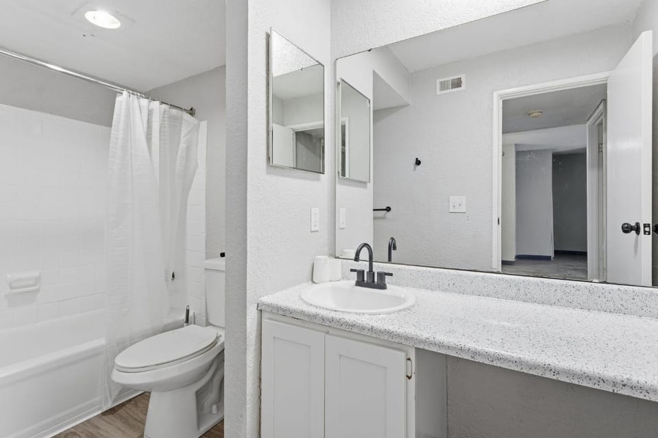 Comfortable stay with smart layout Apartment in Kansas City