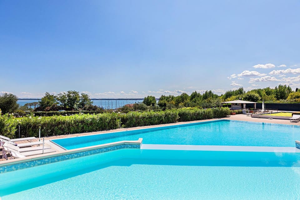 Lake view, Swimming pool
