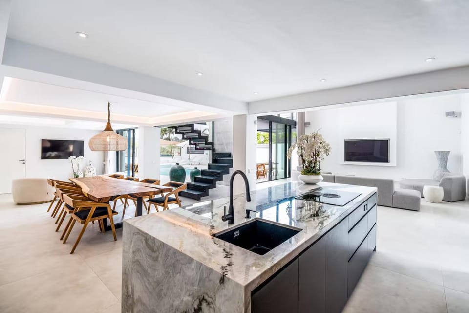 Communal lounge/ TV room, Kitchen or kitchenette, Living room, Dining area