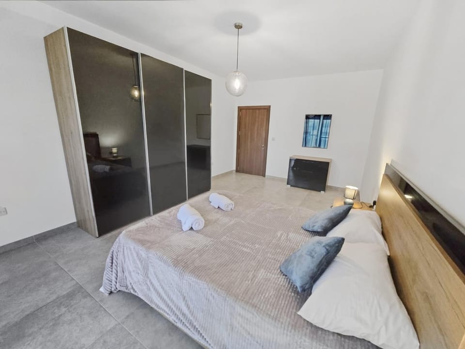 Bed, Photo of the whole room, Bedroom, wardrobe