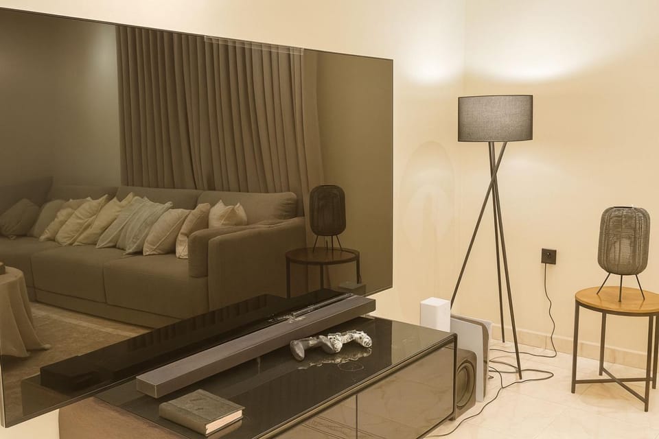 Communal lounge/ TV room, TV and multimedia, Living room, Seating area, Evening entertainment