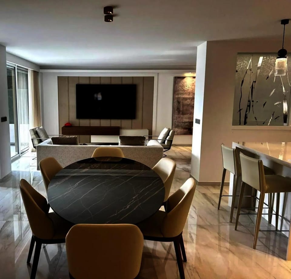 TV and multimedia, Living room, Dining area