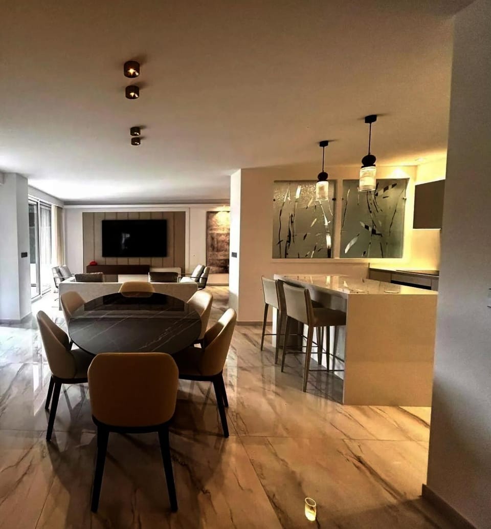 TV and multimedia, Kitchen or kitchenette, Living room, Dining area