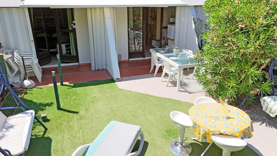 Balcony/Terrace, Dining area, Garden view, sunbed