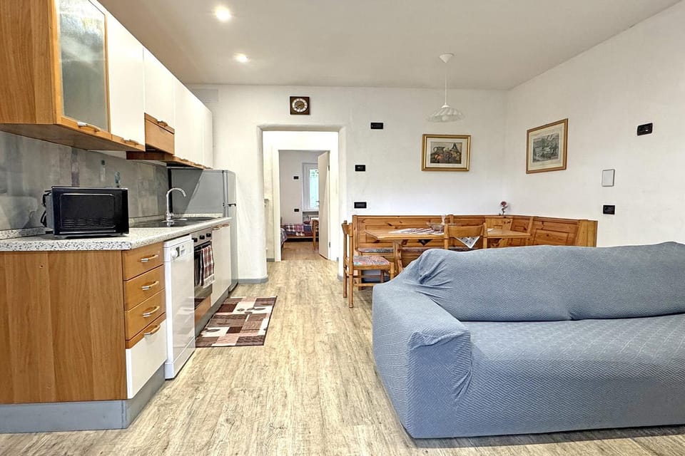 Kitchen or kitchenette, Living room, Seating area, Dining area, oven, stove