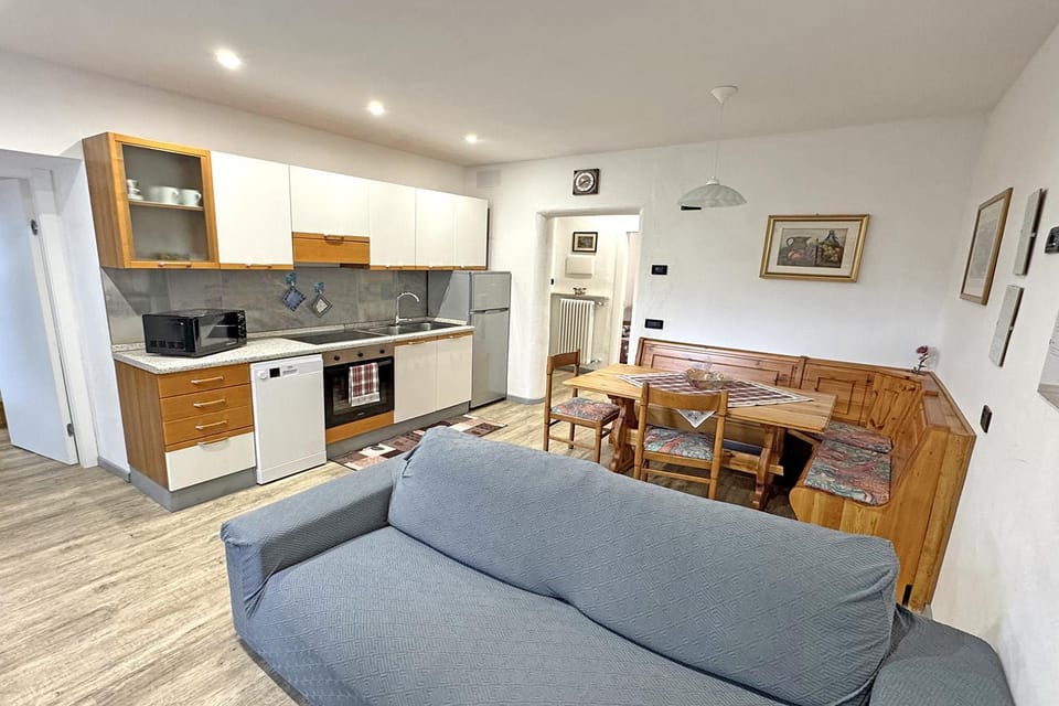Kitchen or kitchenette, Living room, Seating area, Dining area, dishwasher, oven, stove