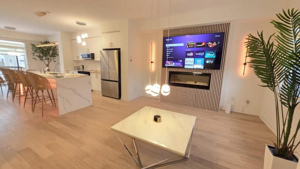 TV and multimedia, Kitchen or kitchenette, Living room