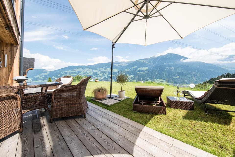 Patio, Day, Summer, Balcony/Terrace