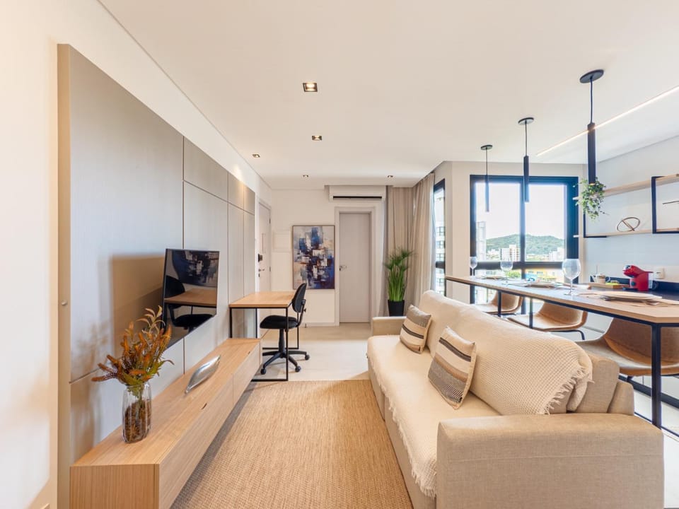 Communal lounge/ TV room, TV and multimedia, Kitchen or kitchenette, Living room, Seating area, Dining area