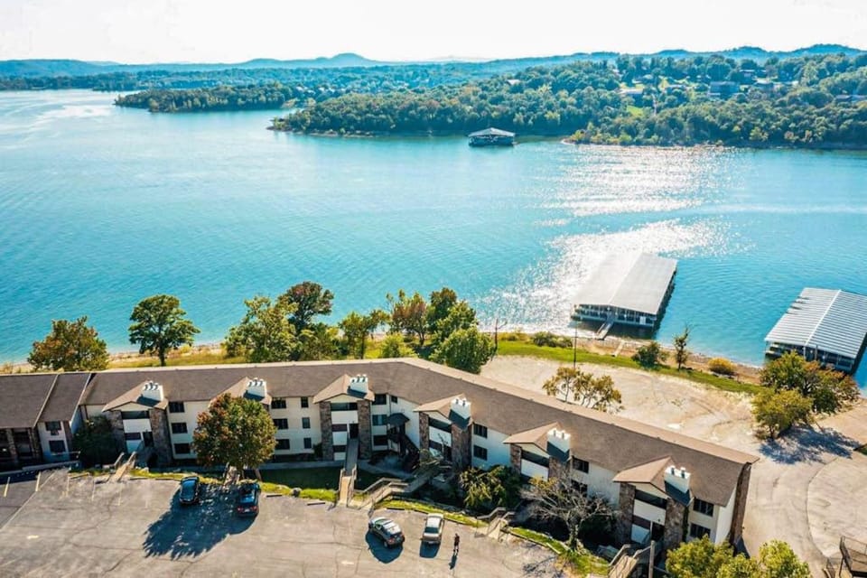 Lakeside Serenity at Kimberling Crossing House in Kimberling City