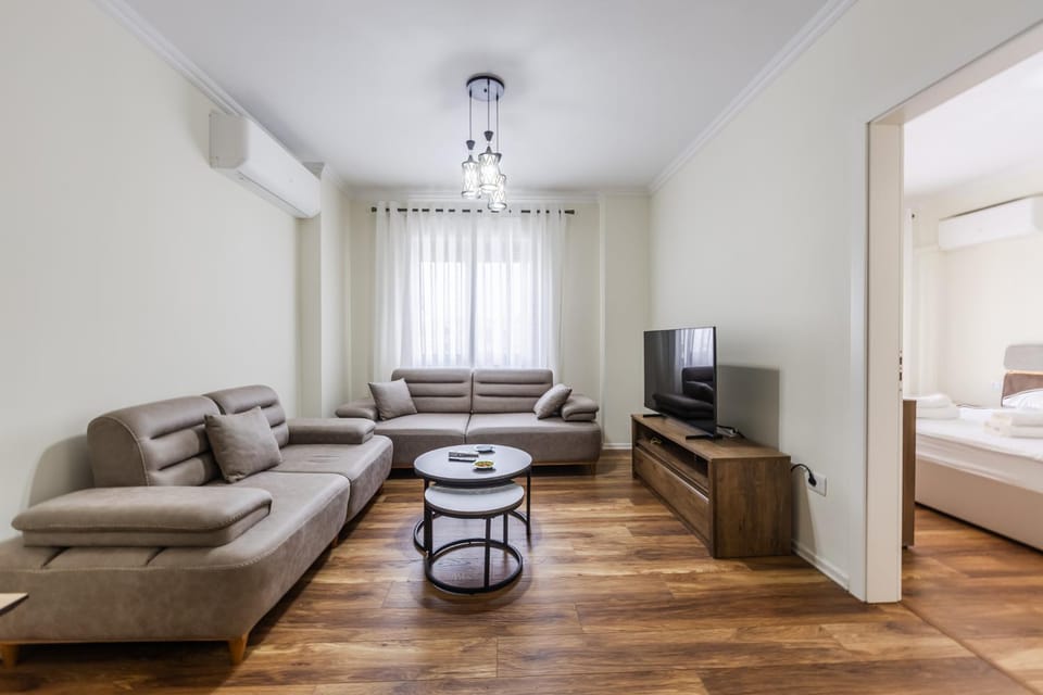 Communal lounge/ TV room, TV and multimedia, Living room, air conditioner