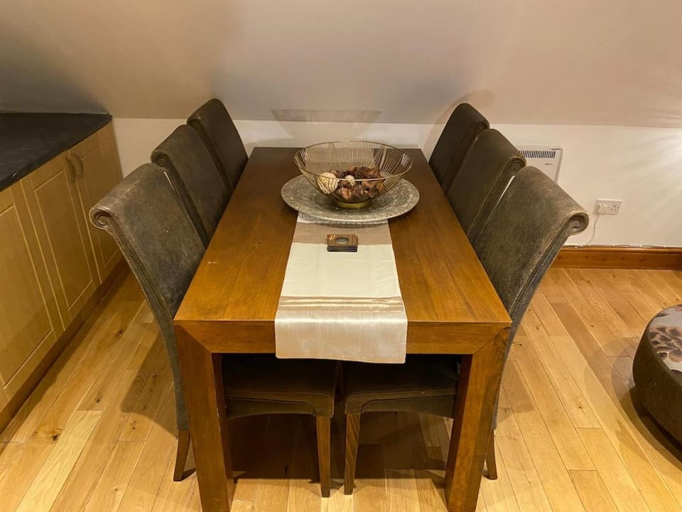 Seating area, Dining area