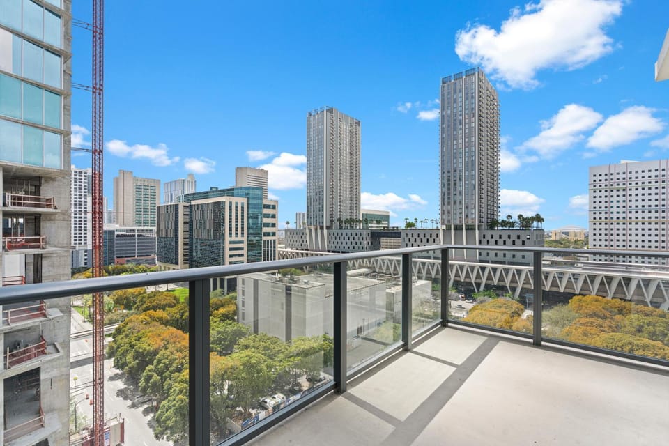 View (from property/room), Balcony/Terrace, City view