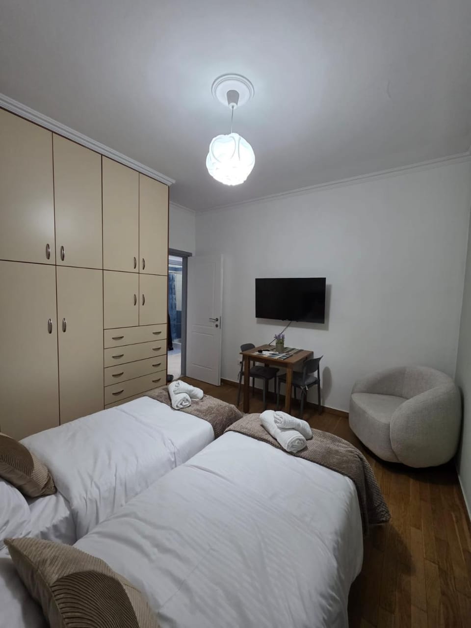 Bed, TV and multimedia, Photo of the whole room, Bedroom, wardrobe